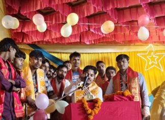 श्रावस्ती में नव दुर्गा पूजा महोत्सव के कार्यकर्ता सम्मानित:समिति ने अंगवस्त्र देकर उनके समर्पण और मेहनत की सराहना की श्रावस्ती में नव दुर्गा पूजा महोत्सव के कार्यकर्ता सम्मानित:समिति ने अंगवस्त्र देकर उनके समर्पण और मेहनत की सराहना की