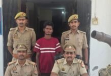 मुंडेरवा पुलिस नेचोर को नकदी और मोटर के साथ पकड़ा:आरोपी विक्की सोनकर कई वारदातों में शामिल, कोर्ट भेजा गया।