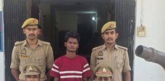 मुंडेरवा पुलिस नेचोर को नकदी और मोटर के साथ पकड़ा:आरोपी विक्की सोनकर कई वारदातों में शामिल, कोर्ट भेजा गया।