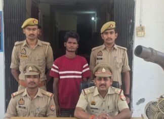मुंडेरवा पुलिस नेचोर को नकदी और मोटर के साथ पकड़ा:आरोपी विक्की सोनकर कई वारदातों में शामिल, कोर्ट भेजा गया।