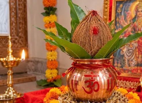 पहले दिन नारंगी, दूसरे दिन सफेद…नवरात्रि में क्यों पहनते हैं अलग-अलग रंग के कपड़े?