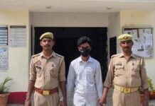 15 हजार रुपये का इनामी वांछित अभियुक्त गिरफ्तार:ठूठीबारी पुलिस ने श्यामदेउरवा से पकड़ा, पॉक्सो एक्ट में था वांछित