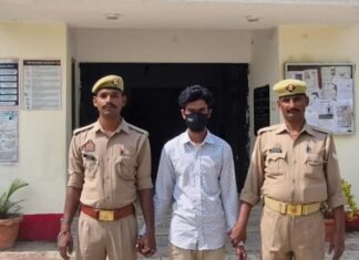 15 हजार रुपये का इनामी वांछित अभियुक्त गिरफ्तार:ठूठीबारी पुलिस ने श्यामदेउरवा से पकड़ा, पॉक्सो एक्ट में था वांछित