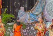 बलरामपुर में रामायण की सजीव झांकियां बनीं आकर्षण का केंद्र:नवरात्र के पांचवें दिन मां दुर्गा के पंडालों में उमड़ी श्रद्धालुओं की भीड़ बलरामपुर में रामायण की सजीव झांकियां बनीं आकर्षण का केंद्र:नवरात्र के पांचवें दिन मां दुर्गा के पंडालों में उमड़ी श्रद्धालुओं की भीड़