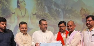 बहराइच में 13781 किसानों को मिलेगी 7.848 करोड़ की मदद:सांसद आनंद गौड ने 20 किसानों को दिए डेमो चेक, खातों में जल्द पहुंचेगी राशि बहराइच में 13781 किसानों को मिलेगी 7.848 करोड़ की मदद:सांसद आनंद गौड ने 20 किसानों को दिए डेमो चेक, खातों में जल्द पहुंचेगी राशि