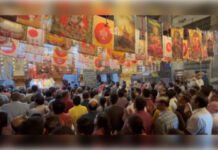 400 साल पुराने अंबाजी मंदिर में उमड़ी भीड़