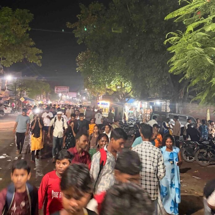 मां लेहड़ा के दरबार की ओर बढ़े भक्तों के कदम:आनंदनगर में जगह-जगह लगा सेवा शिविर, शारदीय नवरात्र के पहले दिन विधि-विधान के साथ किया पूजन