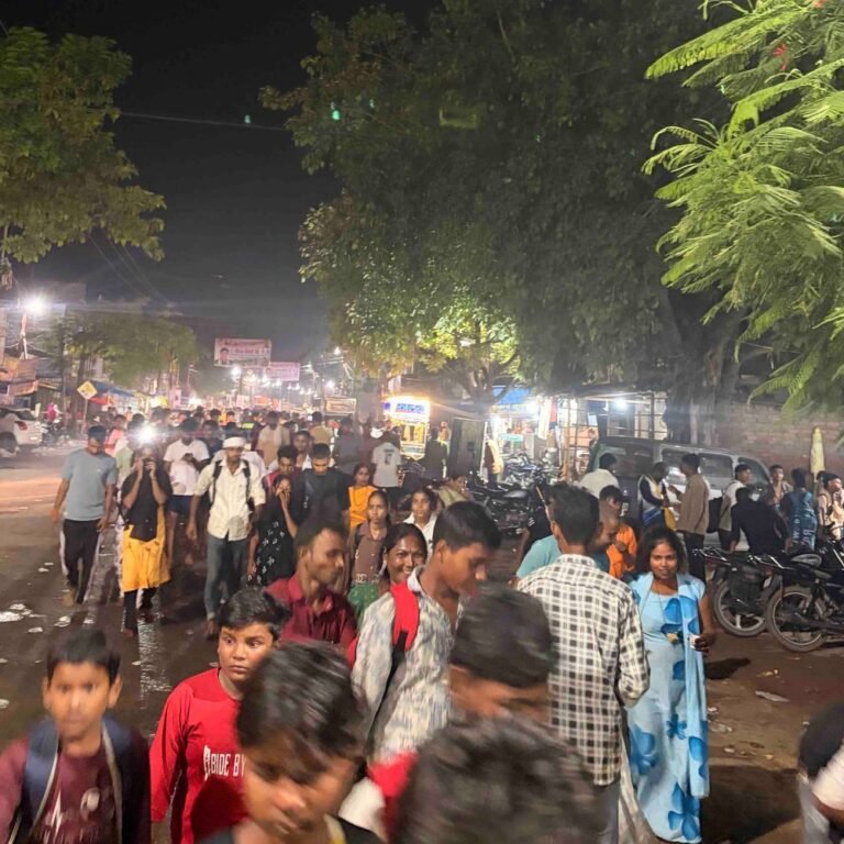 मां लेहड़ा के दरबार की ओर बढ़े भक्तों के कदम:आनंदनगर में जगह-जगह लगा सेवा शिविर, शारदीय नवरात्र के पहले दिन विधि-विधान के साथ किया पूजन