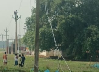 गिलौला बाजार में 11 दिन बाद पहुंची बिजली:कई गांवों में अब भी अंधेरा, लोग परेशान; बच्चों की पढ़ाई पर असर
