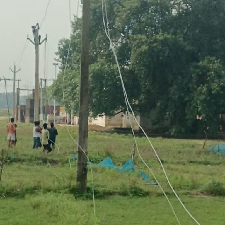 गिलौला बाजार में 11 दिन बाद पहुंची बिजली:कई गांवों में अब भी अंधेरा, लोग परेशान; बच्चों की पढ़ाई पर असर