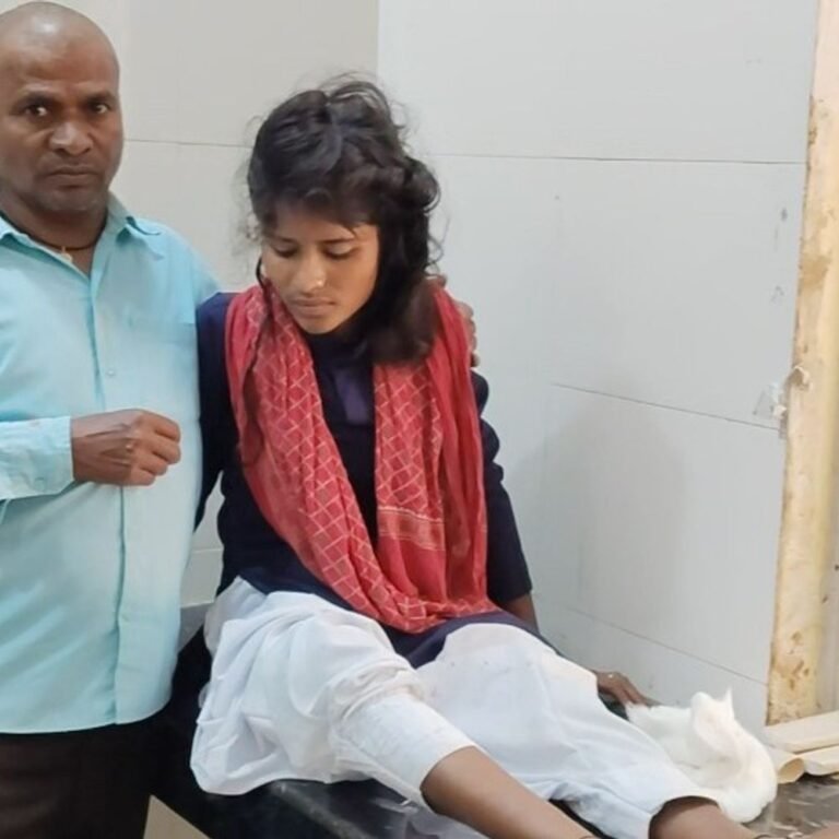 महराजगंज में बाली स्कूल के पास दो बाइकों में टक्कर:हादसे में 4 लोग गंभीर घायल, जिला अस्पताल महराजगंज में इलाज जारी