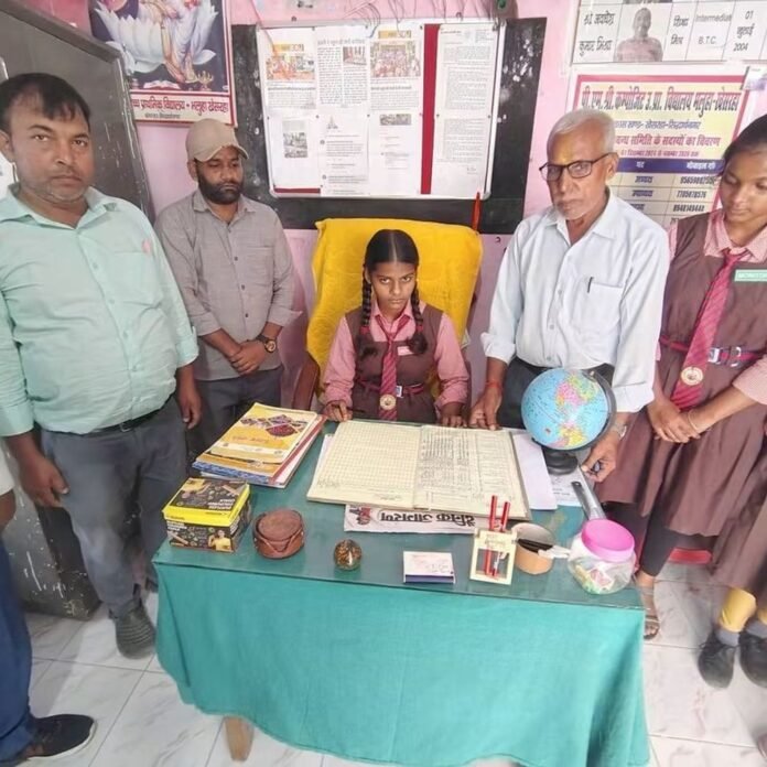 महिला सशक्तीकरण अभियान में छात्रा आंचल बनीं प्रधानाचार्य:एक दिन के लिए संभाली कुर्सी, IPS बनने का है सपना