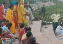 शहजादी बेलवा में धूमधाम से कलश पूजन:नवरात्रि पर महिलाओं ने किया कीर्तन-भजन, एकजुट रहने का लिया संकल्प शहजादी बेलवा में धूमधाम से कलश पूजन:नवरात्रि पर महिलाओं ने किया कीर्तन-भजन, एकजुट रहने का लिया संकल्प