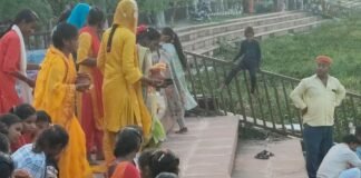 शहजादी बेलवा में धूमधाम से कलश पूजन:नवरात्रि पर महिलाओं ने किया कीर्तन-भजन, एकजुट रहने का लिया संकल्प शहजादी बेलवा में धूमधाम से कलश पूजन:नवरात्रि पर महिलाओं ने किया कीर्तन-भजन, एकजुट रहने का लिया संकल्प