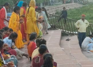 शहजादी बेलवा में धूमधाम से कलश पूजन:नवरात्रि पर महिलाओं ने किया कीर्तन-भजन, एकजुट रहने का लिया संकल्प शहजादी बेलवा में धूमधाम से कलश पूजन:नवरात्रि पर महिलाओं ने किया कीर्तन-भजन, एकजुट रहने का लिया संकल्प