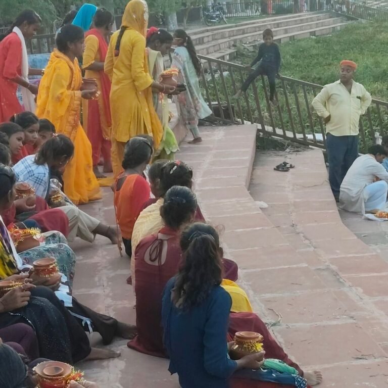 शहजादी बेलवा में धूमधाम से कलश पूजन:नवरात्रि पर महिलाओं ने किया कीर्तन-भजन, एकजुट रहने का लिया संकल्प