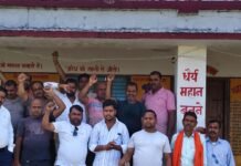 जर्जर सड़कों से परेशान युवाओं ने दी आंदोलन की चेतावनी:हरखापुर से सुजौली और कारीकोट मार्ग पर पुलिया-सड़क बनाने की मांग, ग्रामीणों को आवागमन में परेशानी जर्जर सड़कों से परेशान युवाओं ने दी आंदोलन की चेतावनी:हरखापुर से सुजौली और कारीकोट मार्ग पर पुलिया-सड़क बनाने की मांग, ग्रामीणों को आवागमन में परेशानी