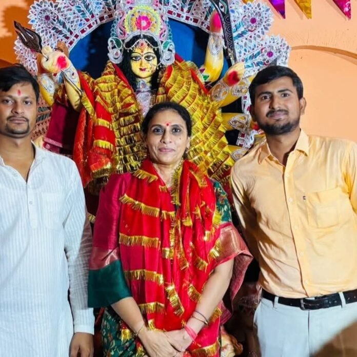 आवारी में मां दुर्गा जागरण में उमड़ी भीड़, पूजा पाल:नव युवक दुर्गा पूजा समिति ने अतिथियों का स्वागत किया, आयोजकों ने जताया आभार।
