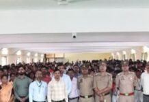 विद्यार्थियों को साइबर-अपराधों से बचाव के लिए किया जागरूक:महराजगंज में लिटिल फ्लावर स्कूल में पुलिस टीम ने दी जानकारी, 1930 पर शिकायत की सलाह विद्यार्थियों को साइबर-अपराधों से बचाव के लिए किया जागरूक:महराजगंज में लिटिल फ्लावर स्कूल में पुलिस टीम ने दी जानकारी, 1930 पर शिकायत की सलाह
