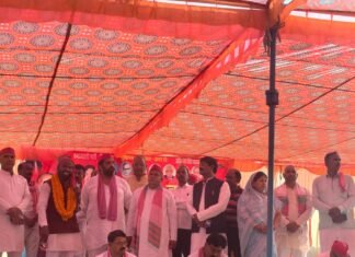 मुजुरी में सपा की PDA जनपंचायत का हुआ आयोजन:अधिकारों के लिए एकजुट होने का आह्वान, पूर्व प्रदेश अध्यक्ष ने बच्चों को शिक्षित करने पर जोर दिया