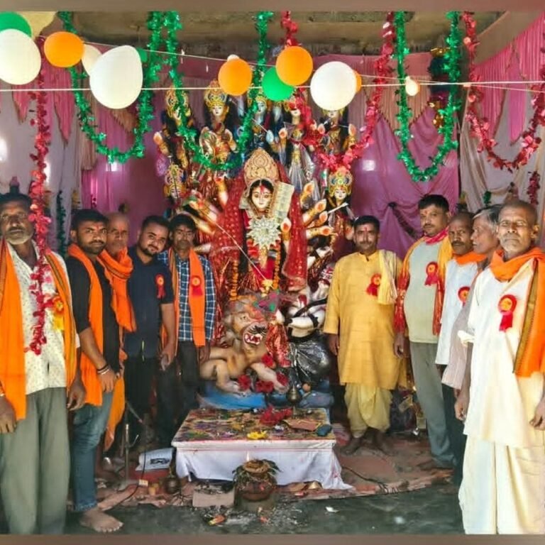 बलरामपुर में मां दुर्गा की आराधना में उमड़े श्रद्धालु:ग्राम पंचायत समदा दद्दू भैया के नेतृत्व में नवरात्र का धार्मिक कार्यक्रम चल रहा