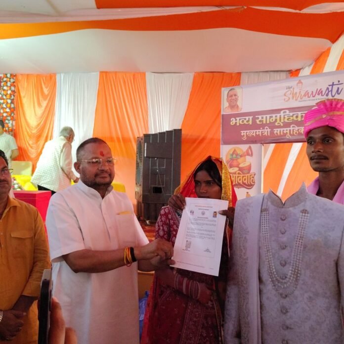 मुख्यमंत्री सामूहिक विवाह में 44 जोड़ों की शादी:हर जोड़े पर खर्च हुए 1 लाख रुपए, नवदंपतियों को दिए प्रमाणपत्र और उपहार