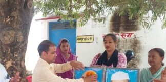 बीआरसी जमुनहा में गांधी-शास्त्री जयंती मनाई गई:बीईओ ने ध्वजारोहण कर माल्यार्पण किया, छात्र-छात्राओं को मिठाई भी बांटी
