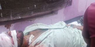 चिरैया मोड़ पर बाइक अनियंत्रित होकर पलटी, सवार घायल:जमुनही निवासी संतोष कुमार को सीएचसी मल्हीपुर में भर्ती कराया