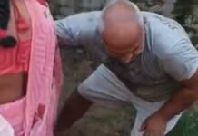 दो महिलाओं को बाल पकड़कर जमीन पर पटका, VIDEO:पड़ोसियों ने की मारपीट, जान से मारने की धमकी भी दी दो महिलाओं को बाल पकड़कर जमीन पर पटका, VIDEO:पड़ोसियों ने की मारपीट, जान से मारने की धमकी भी दी
