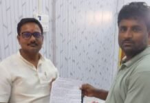 बढ़नी में जर्जर सड़क को लेकर चेयरमैन से मुलाकात:वार्ड 6, 7 और 8 की सड़क जल्द बनाने का मिला आश्वासन बढ़नी में जर्जर सड़क को लेकर चेयरमैन से मुलाकात:वार्ड 6, 7 और 8 की सड़क जल्द बनाने का मिला आश्वासन