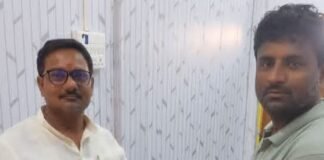 बढ़नी में जर्जर सड़क को लेकर चेयरमैन से मुलाकात:वार्ड 6, 7 और 8 की सड़क जल्द बनाने का मिला आश्वासन बढ़नी में जर्जर सड़क को लेकर चेयरमैन से मुलाकात:वार्ड 6, 7 और 8 की सड़क जल्द बनाने का मिला आश्वासन