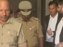 सिद्धार्थनगर में पैकेज्ड पानी फैक्ट्री पर छापा, सामग्री बरामद:कंपनी के दावे पर लाखों की सामग्री मिली, मालिक बोला- लीगल पेपर हैं