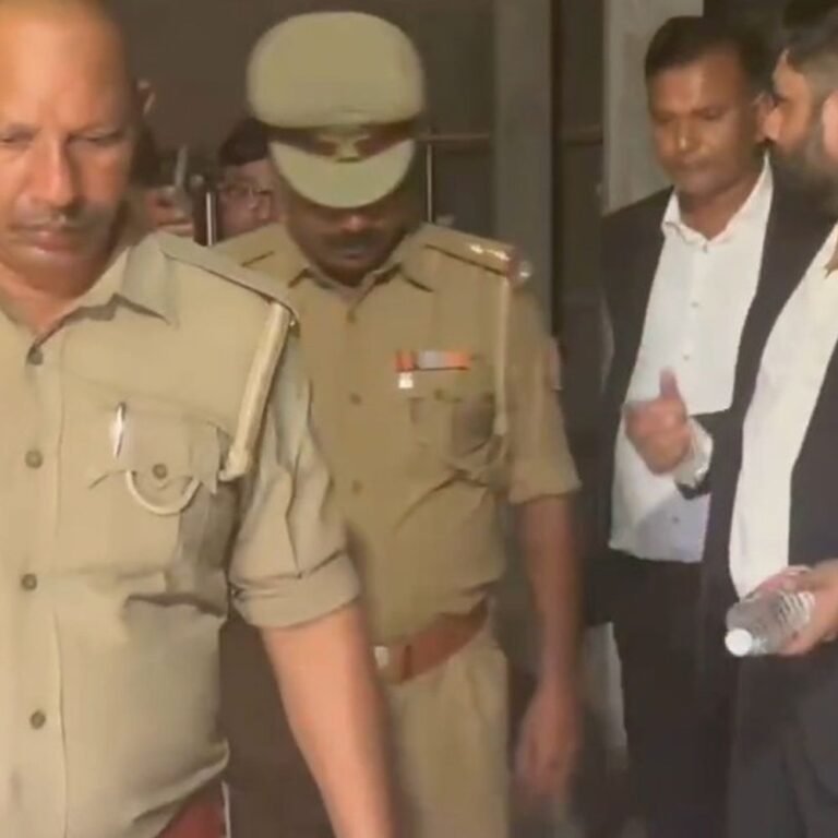सिद्धार्थनगर में पैकेज्ड पानी फैक्ट्री पर छापा, सामग्री बरामद:कंपनी के दावे पर लाखों की सामग्री मिली, मालिक बोला- लीगल पेपर हैं