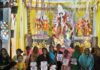 पुलिस ने दुर्गा पंडालों में दी महिला सुरक्षा की जानकारी:बलरामपुर में साइबर ठगी और हेल्पलाइन नंबरों के बारे में बताया पुलिस ने दुर्गा पंडालों में दी महिला सुरक्षा की जानकारी:बलरामपुर में साइबर ठगी और हेल्पलाइन नंबरों के बारे में बताया