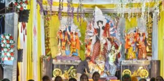 पुलिस ने दुर्गा पंडालों में दी महिला सुरक्षा की जानकारी:बलरामपुर में साइबर ठगी और हेल्पलाइन नंबरों के बारे में बताया पुलिस ने दुर्गा पंडालों में दी महिला सुरक्षा की जानकारी:बलरामपुर में साइबर ठगी और हेल्पलाइन नंबरों के बारे में बताया