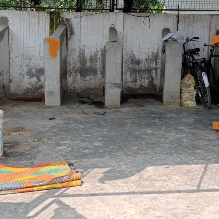 रानीपुर आरआरसी सेंटर पर अवैध कब्जा नहीं हटा:डीपीसी के निर्देश के बाद भी ग्राम सचिव रमाकांत वर्मा ने नहीं की कार्रवाई