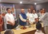 बाढ़ से फसल-बर्बाद, 25किसानों को मिला मुआवजे का डेमो चेक:विधायक ने बांटे चेक, चार गांवों के 1399 किसानों को मिलेगी सहायता बाढ़ से फसल-बर्बाद, 25किसानों को मिला मुआवजे का डेमो चेक:विधायक ने बांटे चेक, चार गांवों के 1399 किसानों को मिलेगी सहायता