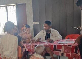 सोनार में बाढ़ पीड़ितों के लिए लगा मुफ्त स्वास्थ्य शिविर:सैकड़ों ग्रामीणों को मिला इलाज और महंगी दवाएं भी मुफ्त मिलीं सोनार में बाढ़ पीड़ितों के लिए लगा मुफ्त स्वास्थ्य शिविर:सैकड़ों ग्रामीणों को मिला इलाज और महंगी दवाएं भी मुफ्त मिलीं