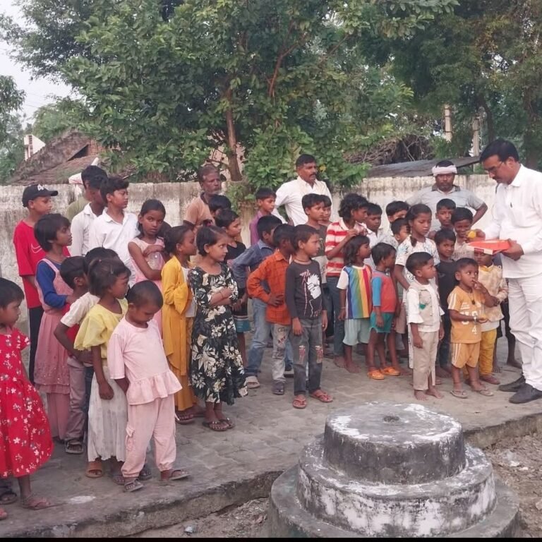 ग्राम प्रधान ने बच्चों की पढ़ाई के लिए शुरू कराए:नटवाजोत और किशुनपुर में चल रहे दो सेंटर, शिक्षकों को मिल रहा मानदेय