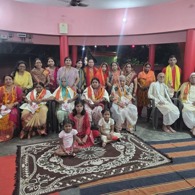 सतरूपा मंदिर में मातृ पूजन, नानपारा में सनातन प्रश्नोत्तरी:अमित पाण्डेय ने बच्चों को सनातन संस्कृति के प्रति किया जागरूक, विजेताओं को मिले इनाम