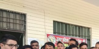 लेखपालों ने 17 अक्टूबर से कार्य बहिष्कार की चेतावनी दी:मुख्यमंत्री के नाम ज्ञापन सौंपा, वेतन विसंगति और पदोन्नति की मांग