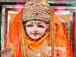 मां दुर्गा की आंखों से पट्टी हटते ही गूंजे जयकारे:समय माता मंदिर में भी भक्तों ने की पूजा-अर्चना
