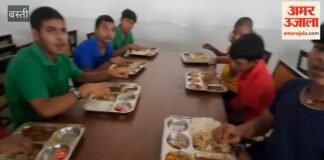 छात्र बोले, अधिकारियों के निर्देश के बाद कुछ हद तक सुधरी व्यवस्था – Students Said The Situation Improved To Some Extent Following Instructions From Officials. छात्र बोले, अधिकारियों के निर्देश के बाद कुछ हद तक सुधरी व्यवस्था - Students Said The Situation Improved To Some Extent Following Instructions From Officials.