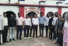 बस्ती: काली पट्टी बांधकर थाना समाधान दिवस में पहुंचे लेखपाल बस्ती: काली पट्टी बांधकर थाना समाधान दिवस में पहुंचे लेखपाल