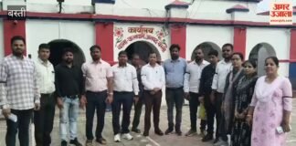 बस्ती: काली पट्टी बांधकर थाना समाधान दिवस में पहुंचे लेखपाल बस्ती: काली पट्टी बांधकर थाना समाधान दिवस में पहुंचे लेखपाल
