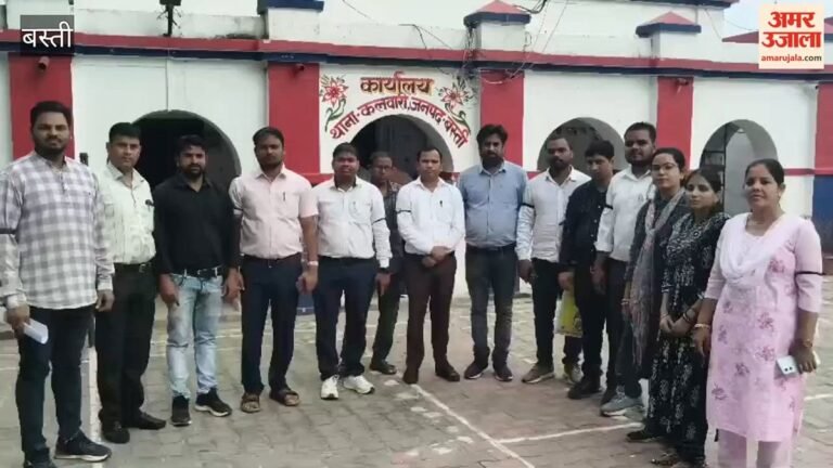 बस्ती: काली पट्टी बांधकर थाना समाधान दिवस में पहुंचे लेखपाल