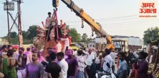 बस्ती:कौलेश्वर नाथ मंदिर में स्थापना के लिए ले जाई गई मां दुर्गा की प्रतिमा – Goddess Durga Idol Taken For Installation At Kauleshwar Nath Temple बस्ती:कौलेश्वर नाथ मंदिर में स्थापना के लिए ले जाई गई मां दुर्गा की प्रतिमा - Goddess Durga Idol Taken For Installation At Kauleshwar Nath Temple