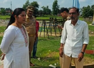एसडीएम ने रामलीला मेला मैदान का निरीक्षण किया:मिहिपुरवा में दशहरा महोत्सव की तैयारियों की समीक्षा, सुरक्षा और सफाई के दिए निर्देश एसडीएम ने रामलीला मेला मैदान का निरीक्षण किया:मिहिपुरवा में दशहरा महोत्सव की तैयारियों की समीक्षा, सुरक्षा और सफाई के दिए निर्देश