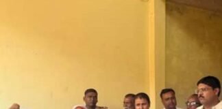 आशा संगिनियों ने विधायक ऋषि त्रिपाठी को सौंपा ज्ञापन:लक्ष्मीपुर कार्यालय में मुख्यमंत्री तक मांगें पहुंचाने की अपील आशा संगिनियों ने विधायक ऋषि त्रिपाठी को सौंपा ज्ञापन:लक्ष्मीपुर कार्यालय में मुख्यमंत्री तक मांगें पहुंचाने की अपील