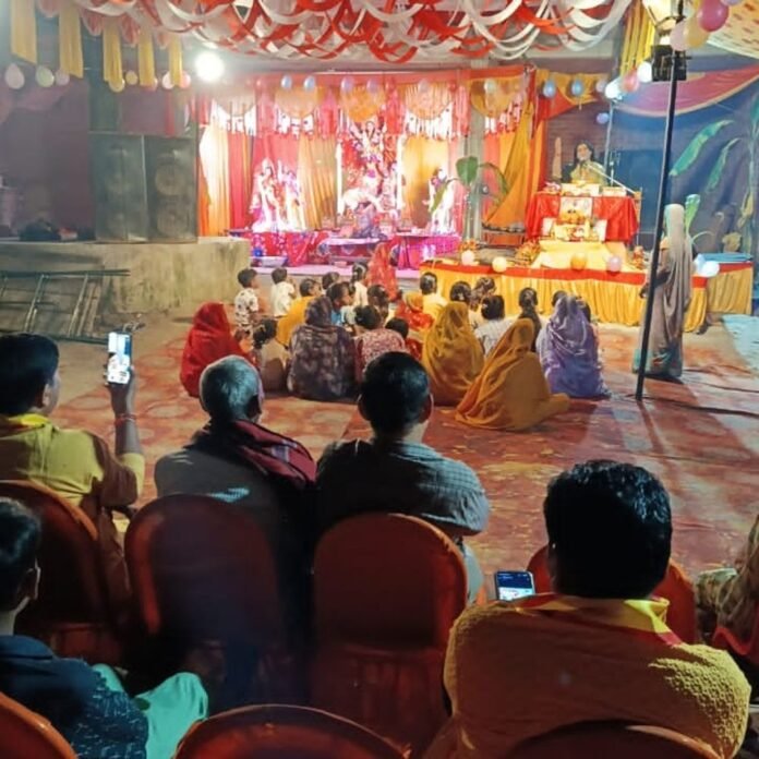 शंकरपुर दुर्गा पूजा में स्कंदमाता और कात्यायनी देवी का वर्णन:पंडित हरी शंकर शुक्ला के प्रवचन से मंत्रमुग्ध हुए श्रोता, पांचवें दिन हुआ आयोजन
